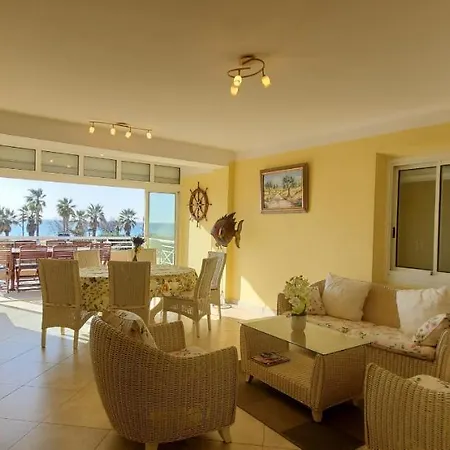 Port 1er Etage De Vue Sur Mer, 8-9 Pe * Fréjus