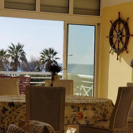 Port 1er Etage De Vue Sur Mer, 8-9 Pe Fréjus