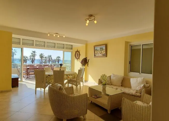 Port 1er Etage De Vue Sur Mer, 8-9 Pe * Fréjus