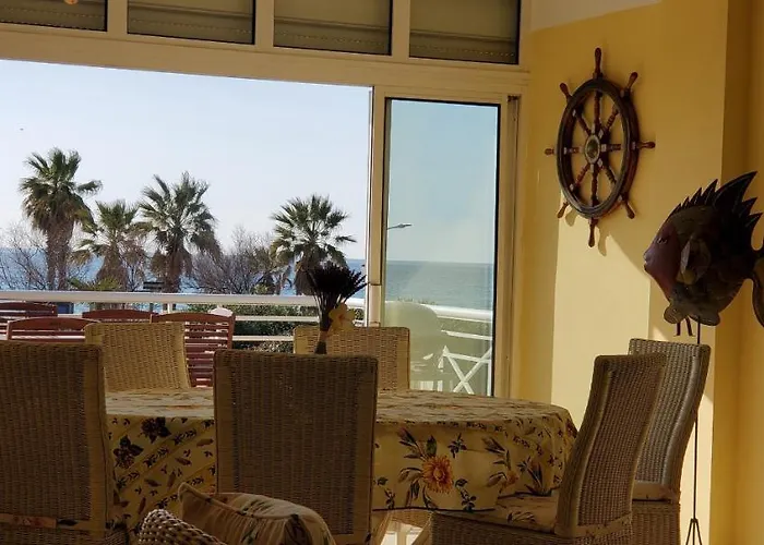 Port 1er Etage De Vue Sur Mer, 8-9 Pe Fréjus