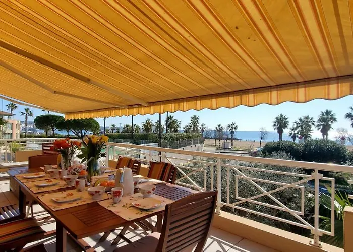 Port 1er Etage De Vue Sur Mer, 8-9 Pe * Fréjus